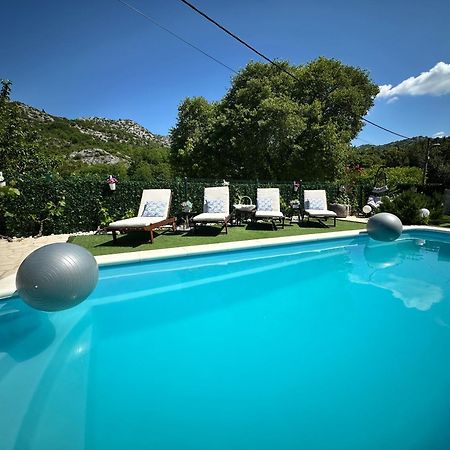 Villa Ivona With Swimming Pool And Jacuzzi Oslje Zewnętrze zdjęcie