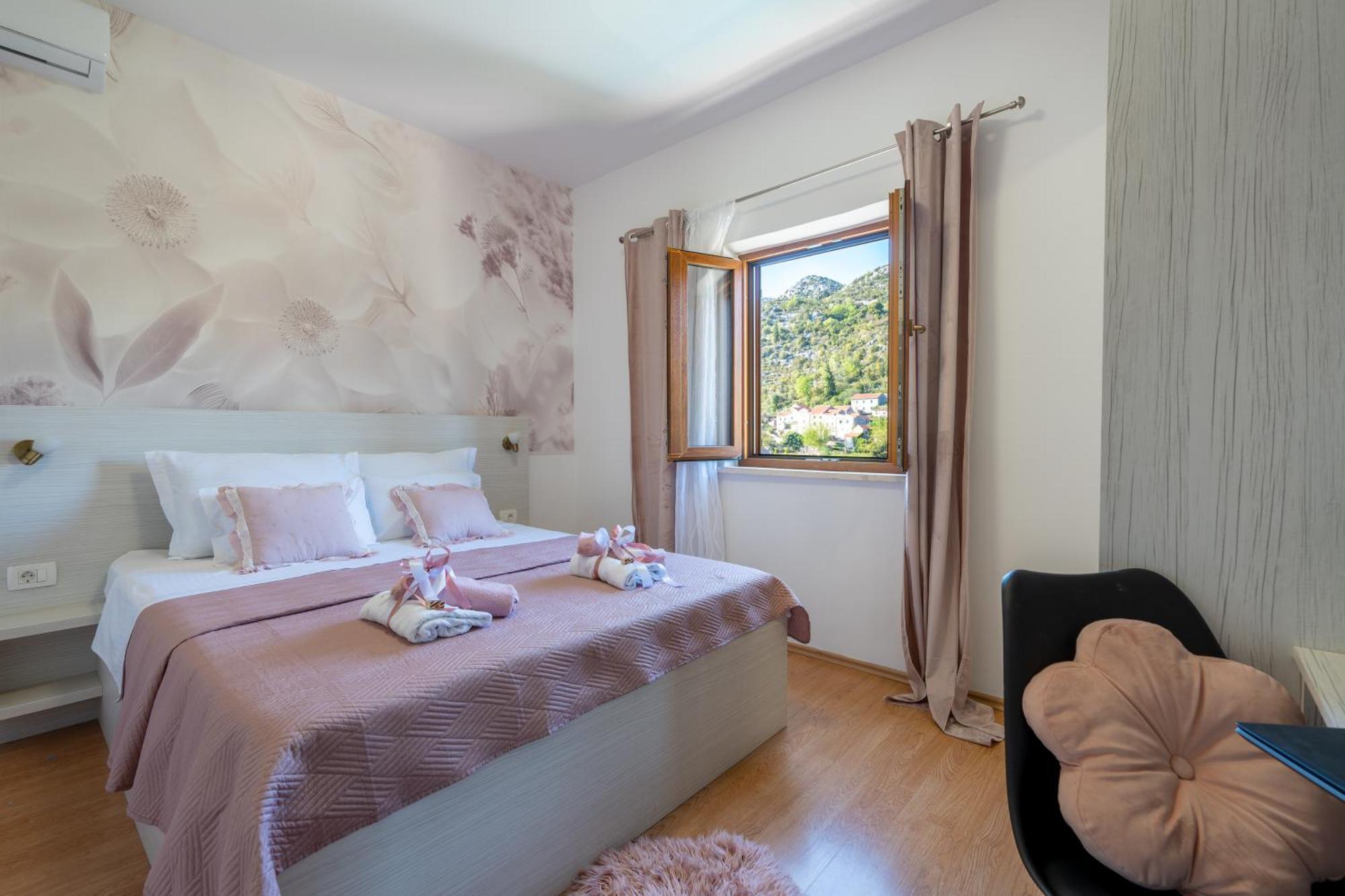 Villa Ivona With Swimming Pool And Jacuzzi Oslje Zewnętrze zdjęcie