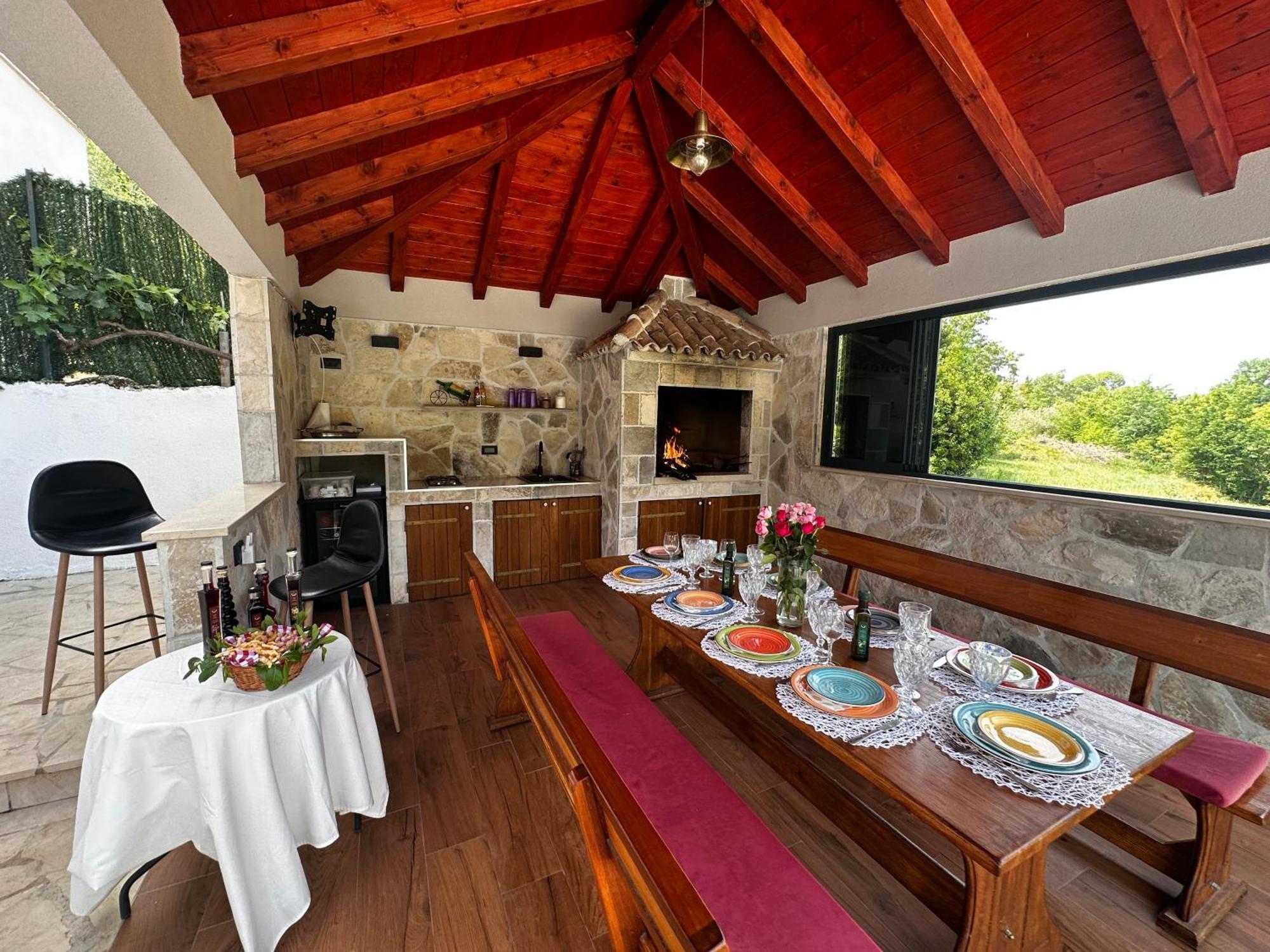 Villa Ivona With Swimming Pool And Jacuzzi Oslje Zewnętrze zdjęcie