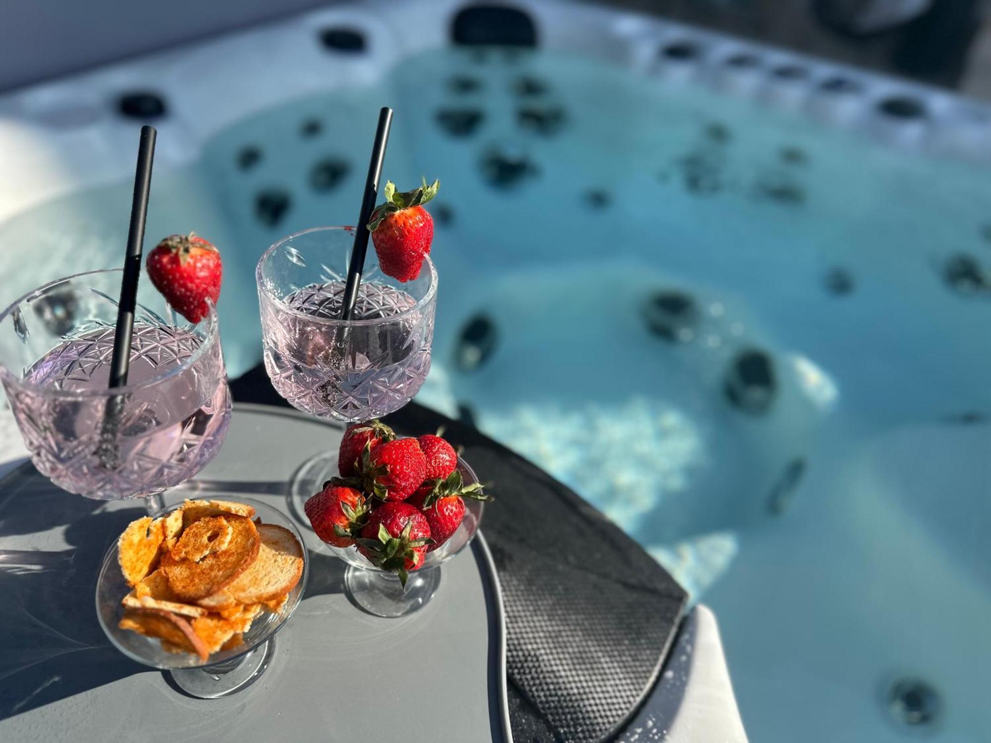 Villa Ivona With Swimming Pool And Jacuzzi Oslje Zewnętrze zdjęcie