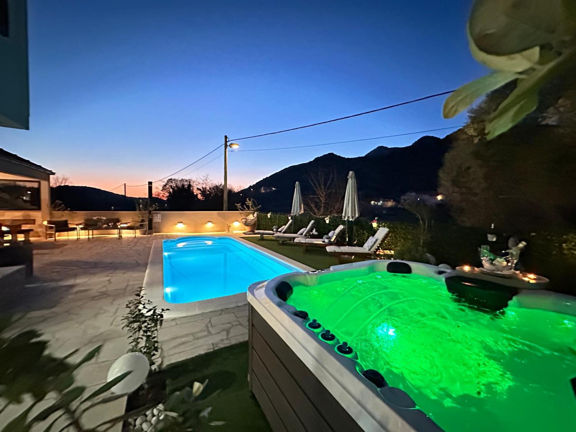 Villa Ivona With Swimming Pool And Jacuzzi Oslje Zewnętrze zdjęcie