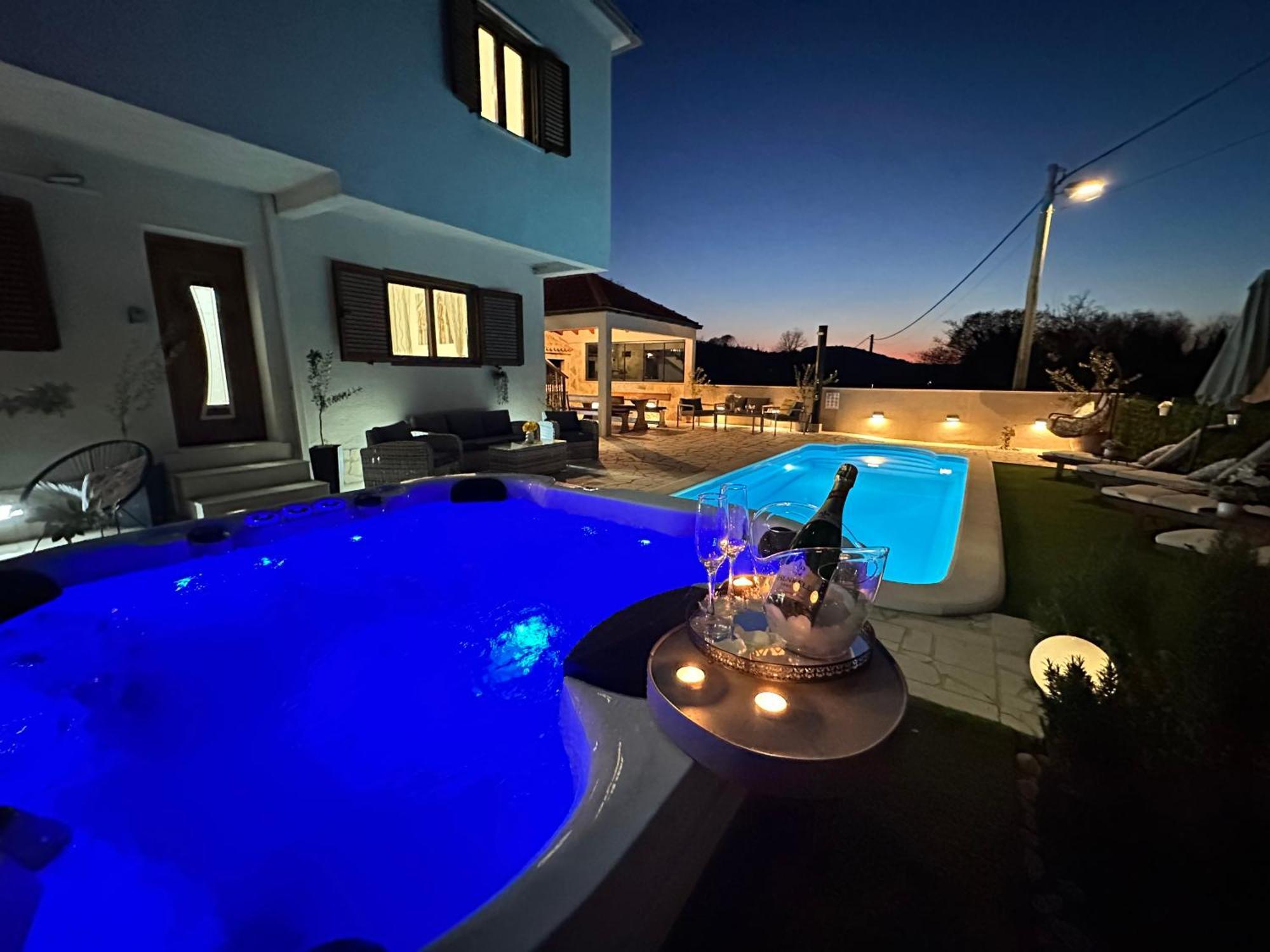 Villa Ivona With Swimming Pool And Jacuzzi Oslje Zewnętrze zdjęcie