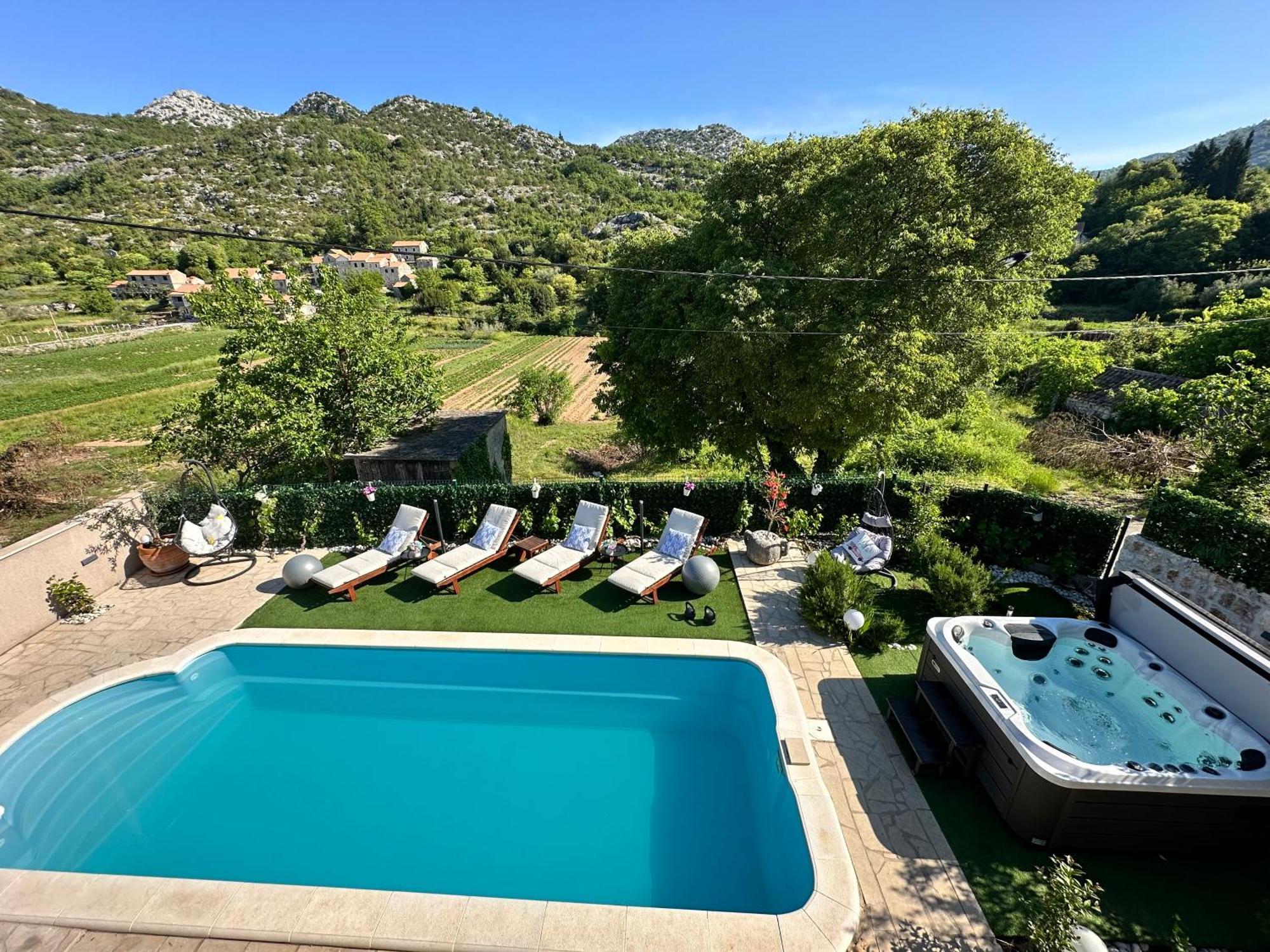 Villa Ivona With Swimming Pool And Jacuzzi Oslje Zewnętrze zdjęcie