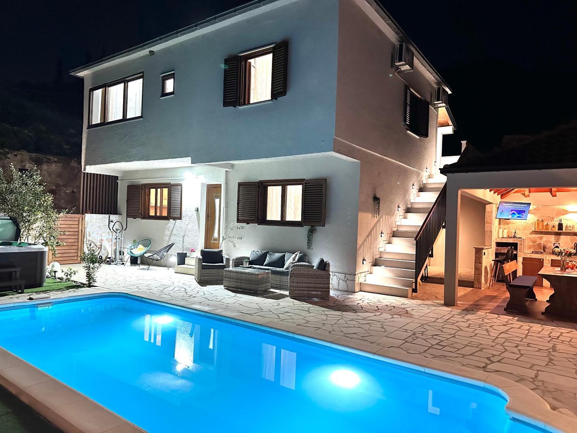 Villa Ivona With Swimming Pool And Jacuzzi Oslje Zewnętrze zdjęcie