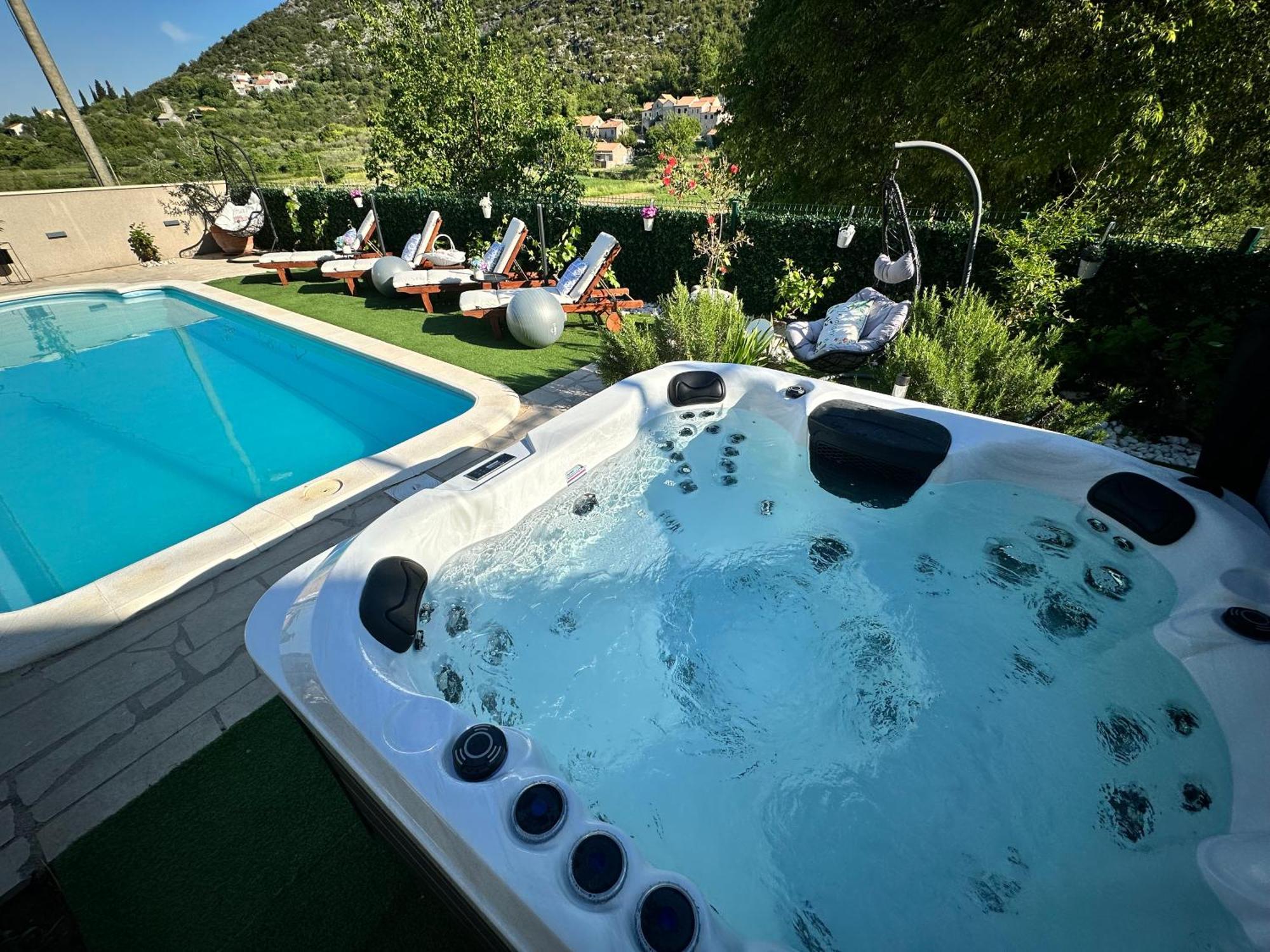 Villa Ivona With Swimming Pool And Jacuzzi Oslje Zewnętrze zdjęcie