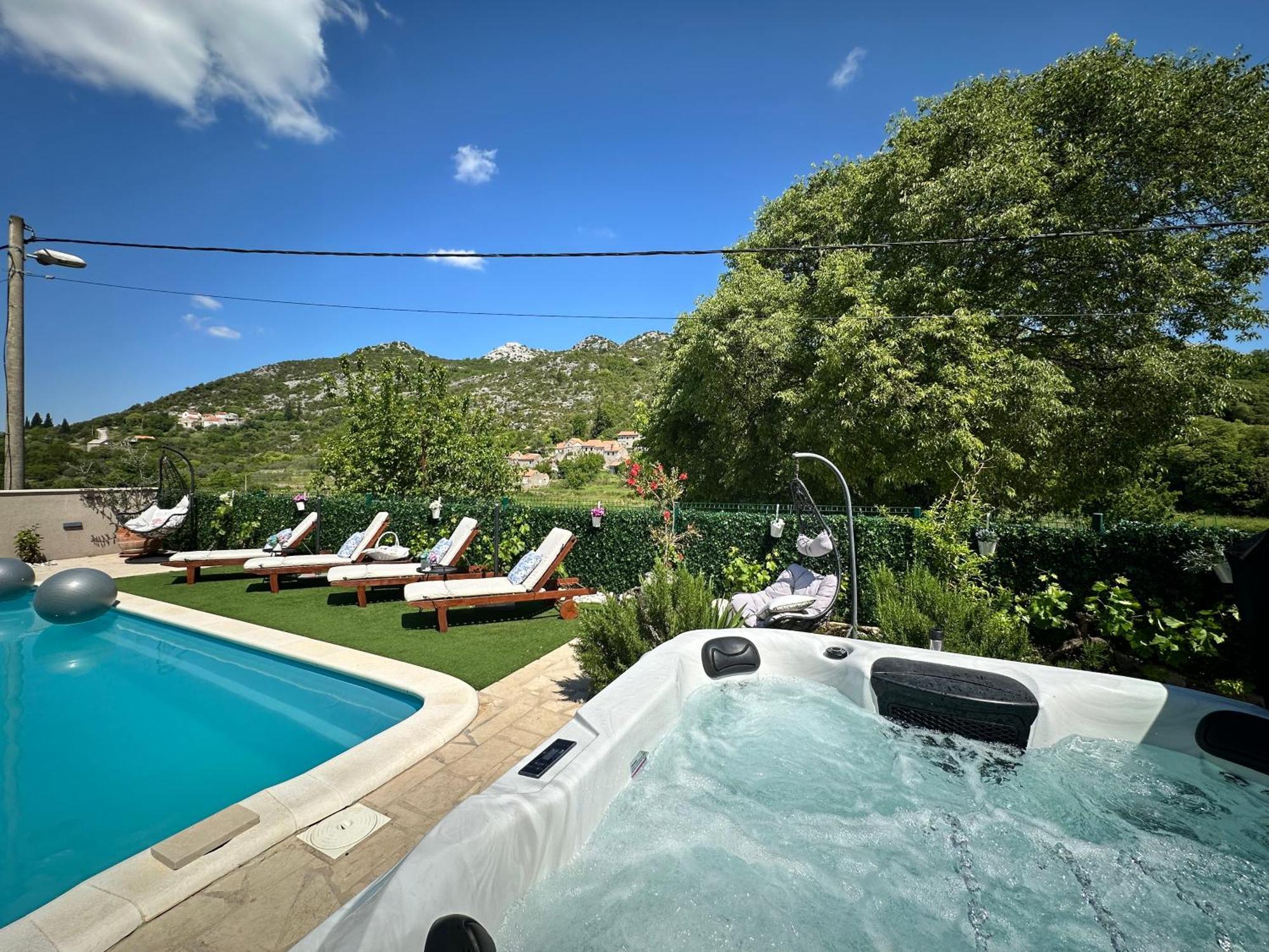 Villa Ivona With Swimming Pool And Jacuzzi Oslje Zewnętrze zdjęcie